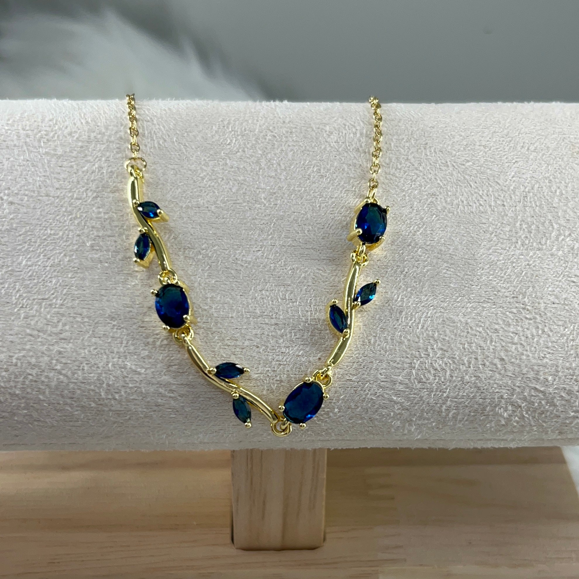 Tulip necklace