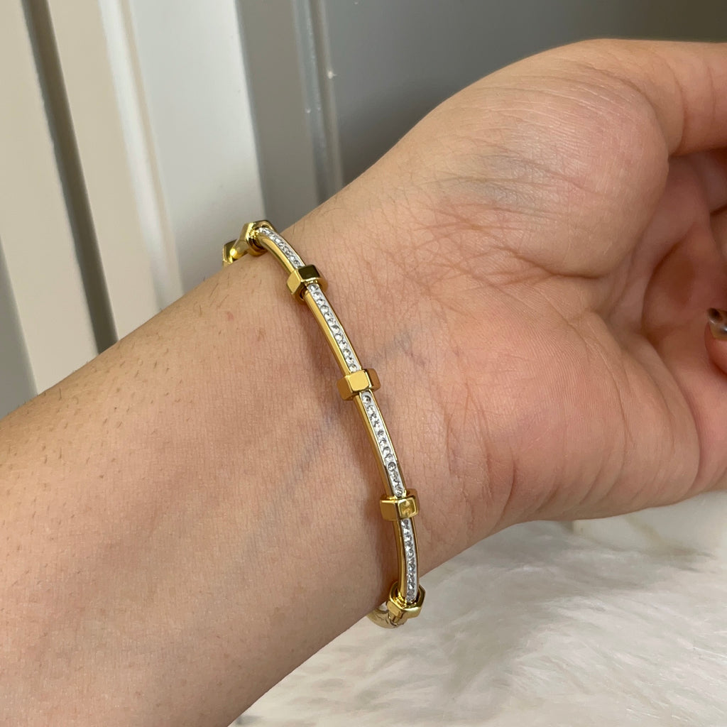 Celeste bar bracelet