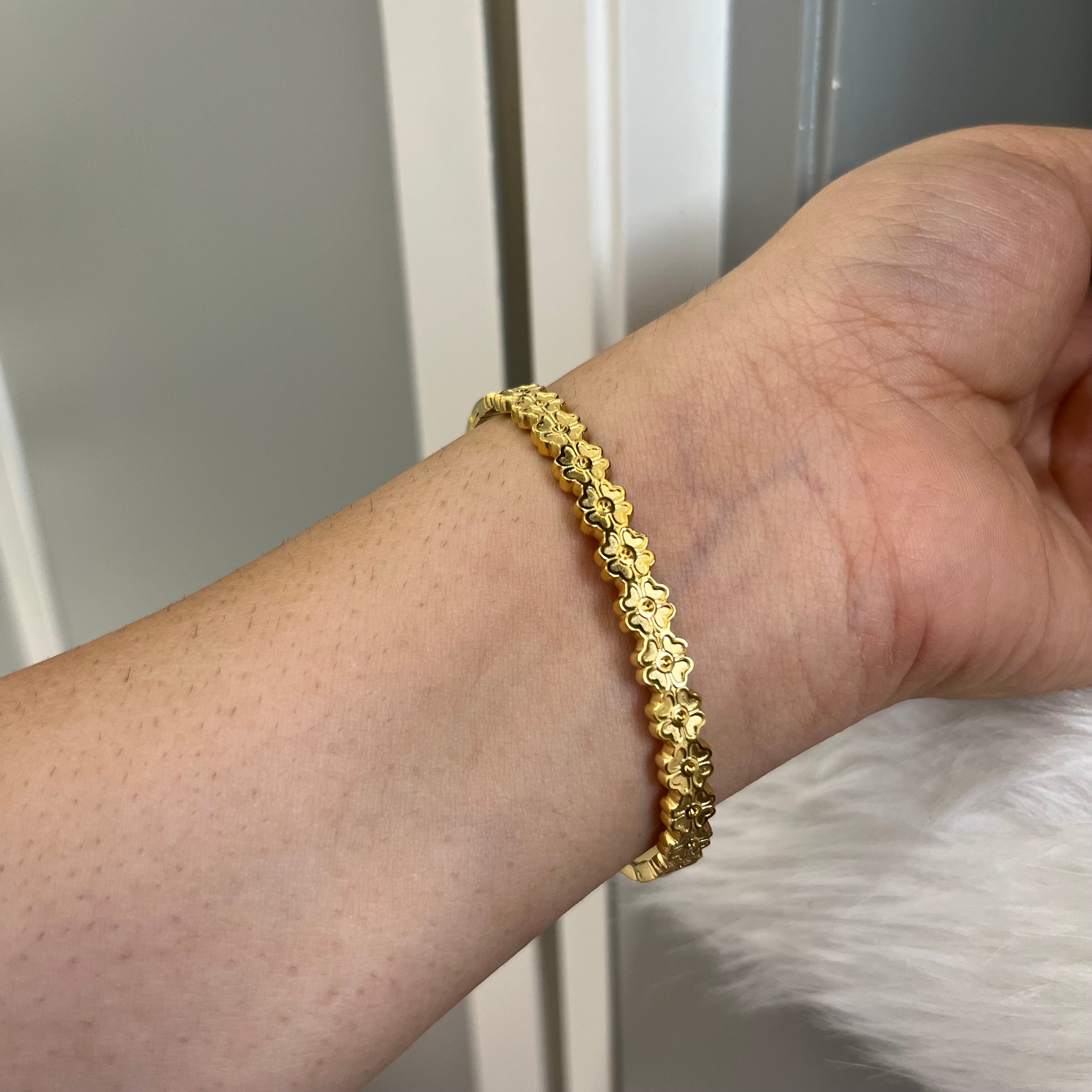 Gold flower bracelet
